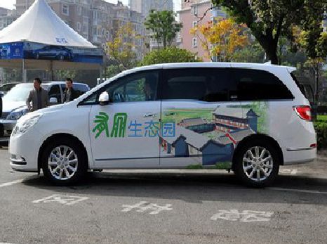 上杭户外车贴喷绘如何保持效果?